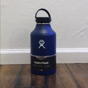 64oz (1.9L) Hydro Flask in Navy
